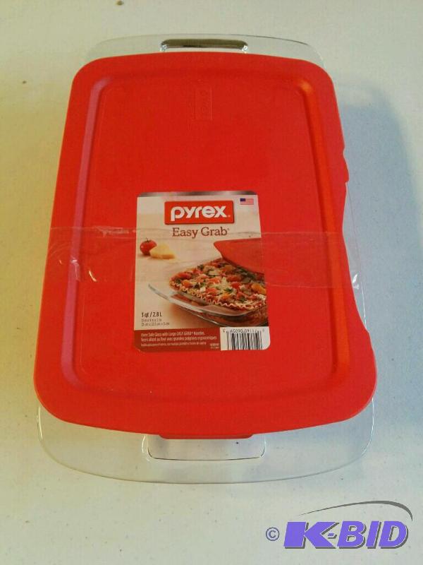 lot 38 image: Pyrex Baking Dish