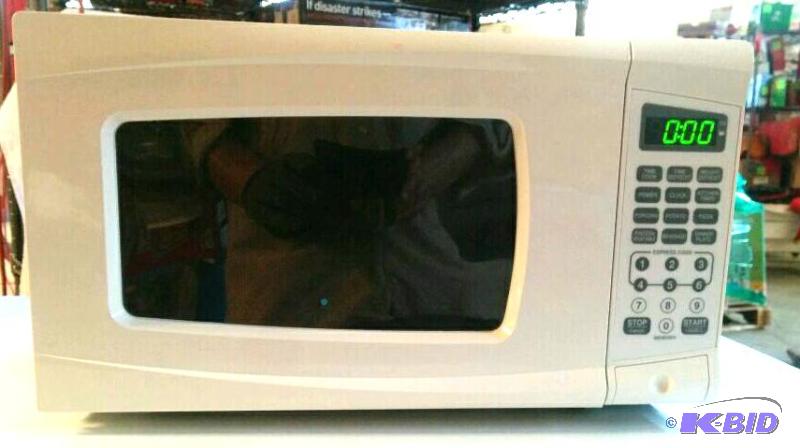 lot 4 image: Rival Microwave Oven