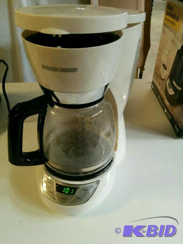 lot 44 image: Black and Decker Coffee Maker