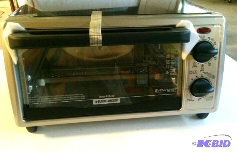lot 8 image: Black and Decker Toaster Oven