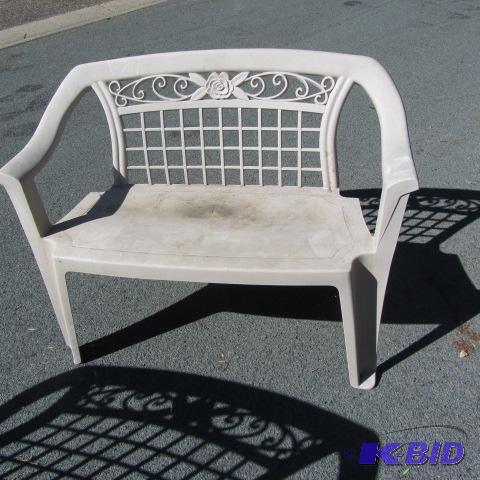 lot 11 image: Lawn Bench