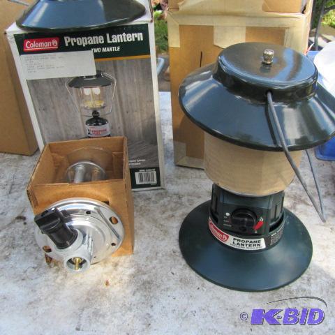 lot 128 image: Coleman Lanterns