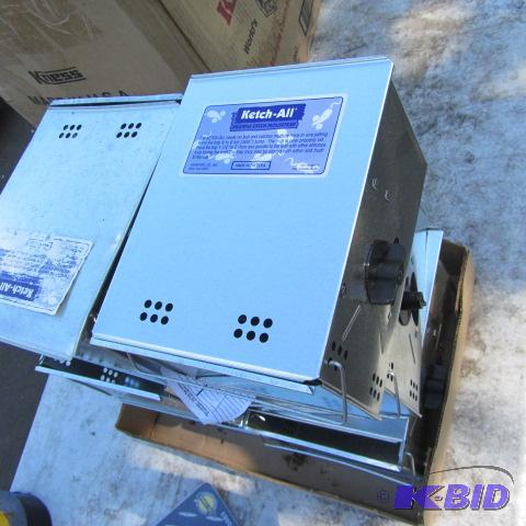 lot 136 image: Mouse Traps