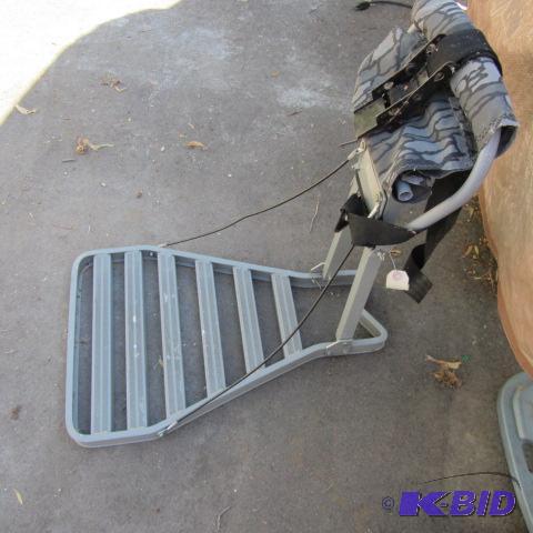 lot 155 image: Portable Tree Stand