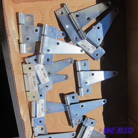 lot 17 image: Strap Hinges