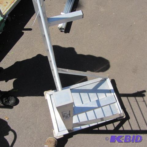 lot 193 image: Aluminum Cart