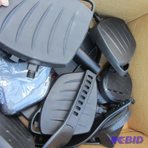 lot 213 image: Heavy Duty Pedals