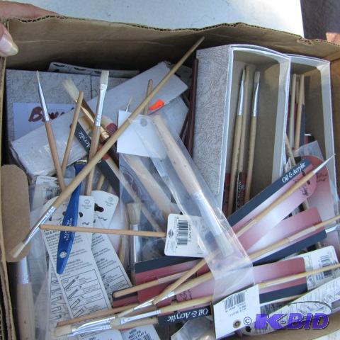 lot 221 image: Artist Brushes