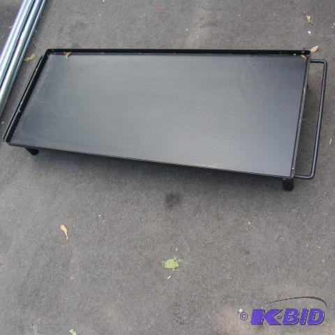 lot 227 image: Griddle  Stand