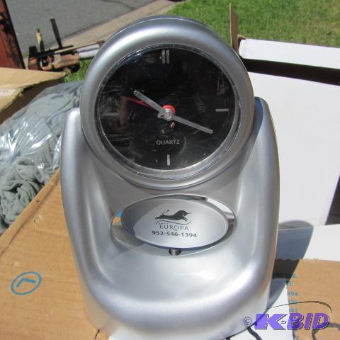 lot 27 image: Quartz Clocks