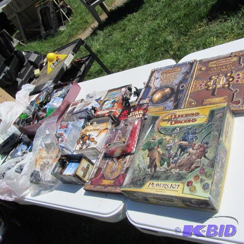 lot 286 image: Dungeon & Dragons Books & Figures