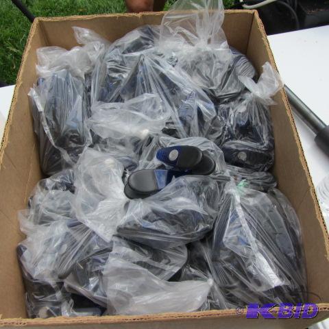 lot 293 image: Magnet Clips