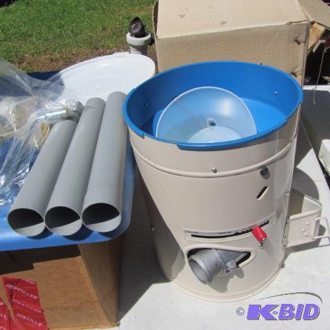 lot 37 image: Spreader