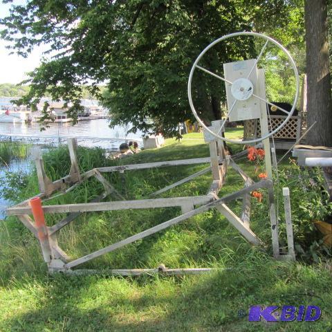 lot 7 image: Pontoon Lift