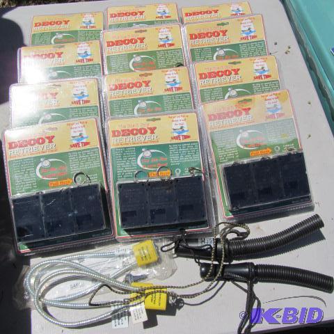 lot 72 image: Decoy Retrievers