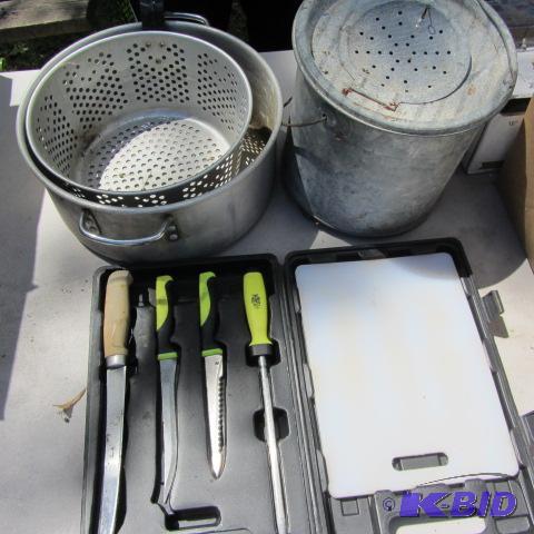 lot 76 image: Minnow Pail, Knives, Pan