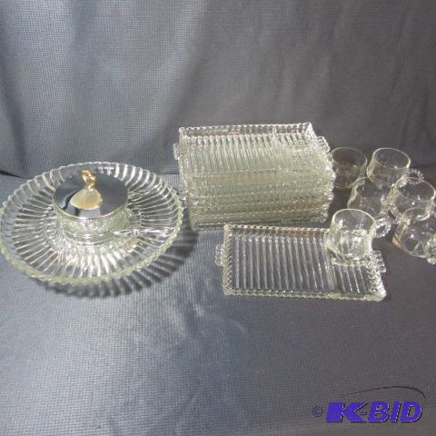 lot 104 image: Vintage Luncheon Set