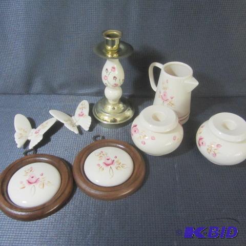 lot 131 image: Knick Knacks
