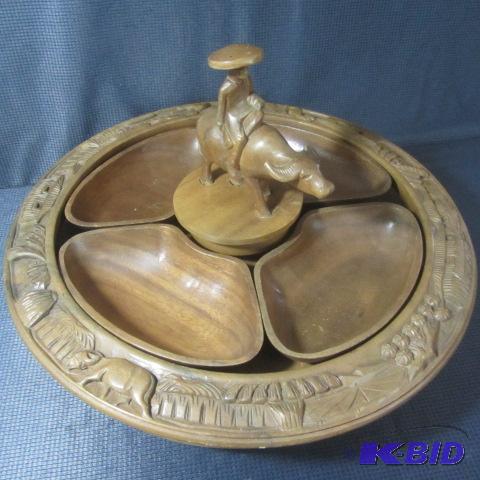 lot 141 image: Vintage Carved Chip & Dip