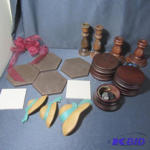 lot 160 image: Craft Supplies