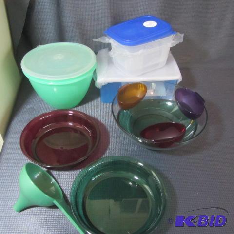 lot 195 image: Tupperware & Storage