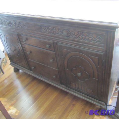 lot 2 image: Oak Buffet