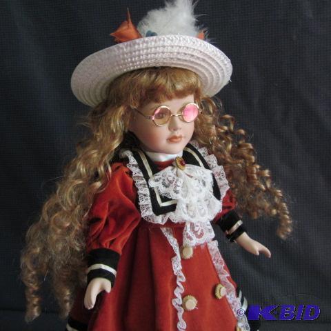 lot 20 image: Geppeddo Porcelain Doll