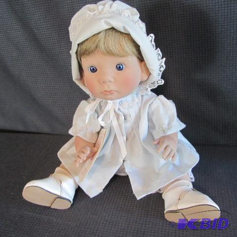 lot 206 image: Lee Middleton Doll