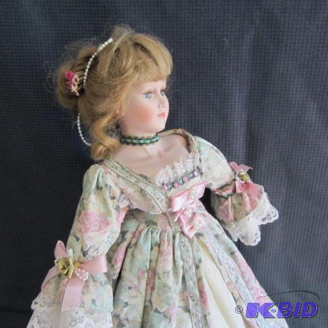 lot 21 image: Geppeddo Porcelain Doll