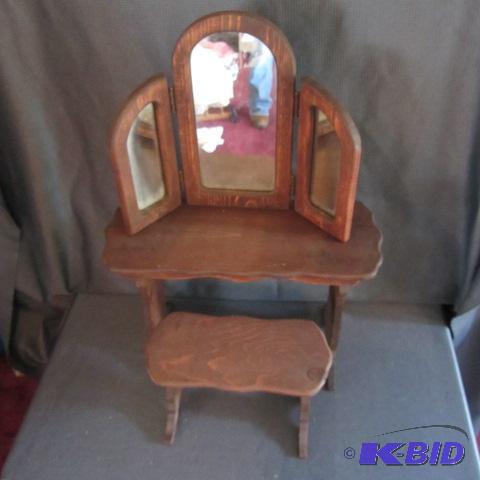 lot 215 image: Doll Makeup Center