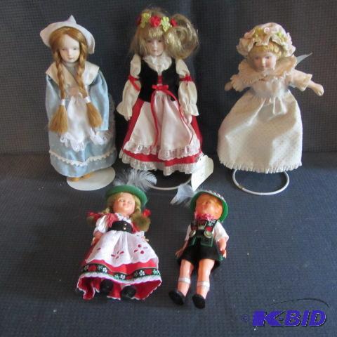 lot 218 image: German & Costume Dolls