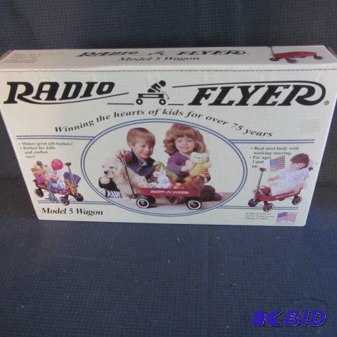 lot 239 image: Radio Flyer Wagon