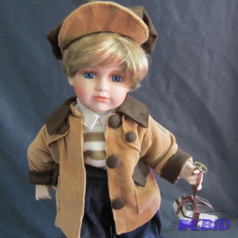lot 26 image: Geppeddo Porcelain Doll