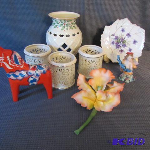 lot 265 image: Candleholders, Capi de Monte