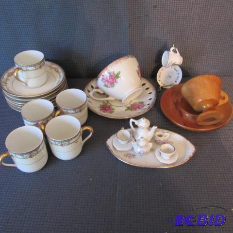 lot 281 image: Fancy Tea Cups
