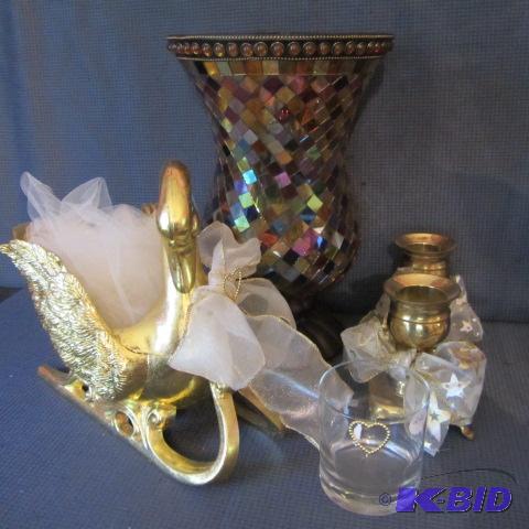 lot 284 image: Mirrored Vase, Swan
