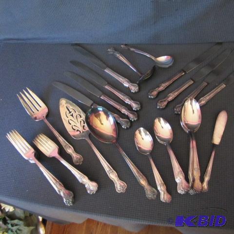 lot 295 image: WM Rogers Tableware