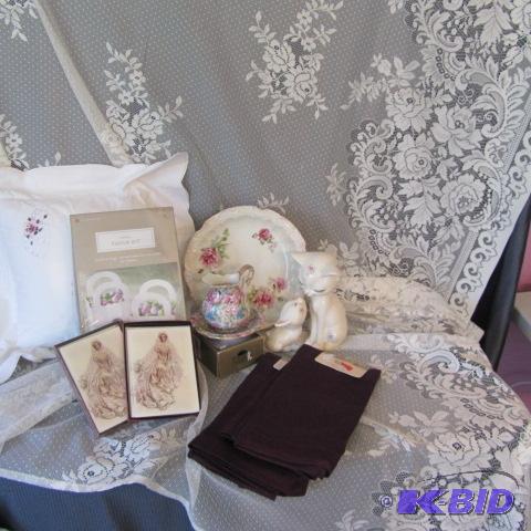 lot 296 image: Invites, Table Decorations