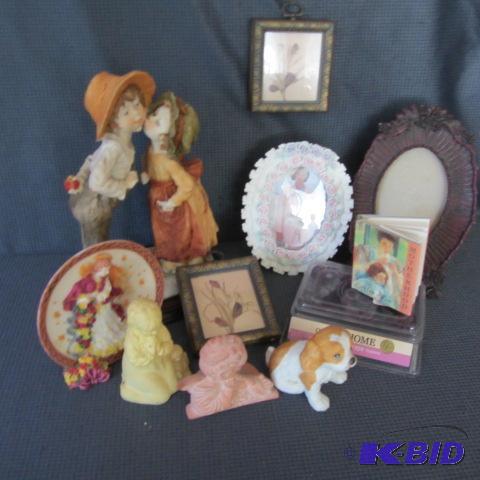 lot 299 image: Knick Knacks