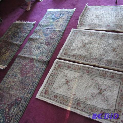 lot 304 image: Area Rugs