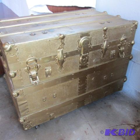 lot 306 image: Vintage Travel Trunk