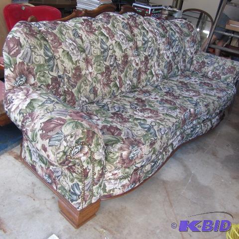 lot 307 image: Schweiger Sofa