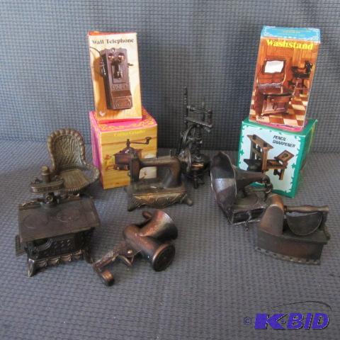 lot 321 image: Figural Pencil Sharpeners