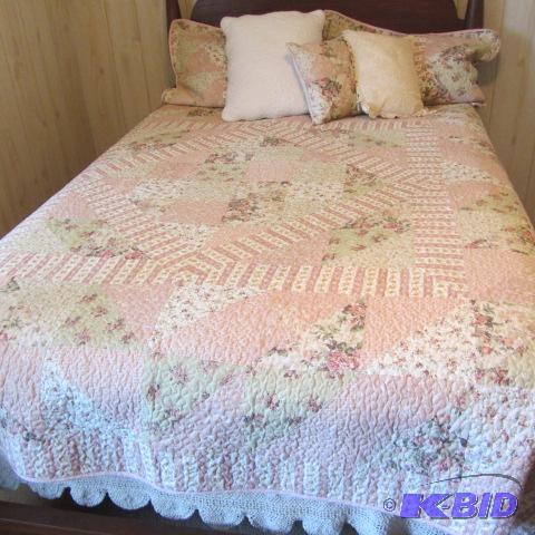 lot 323 image: Coverlet & Bed Linens