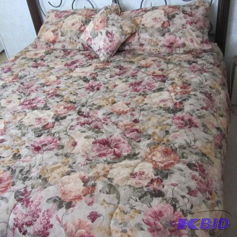 lot 324 image: King Size Bed Linens