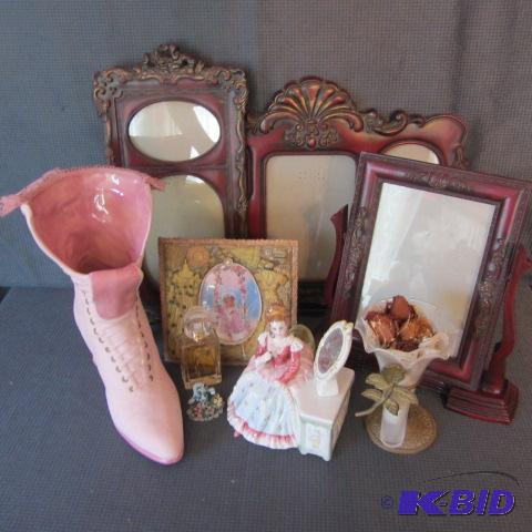 lot 331 image: Photo Frames, Music Box