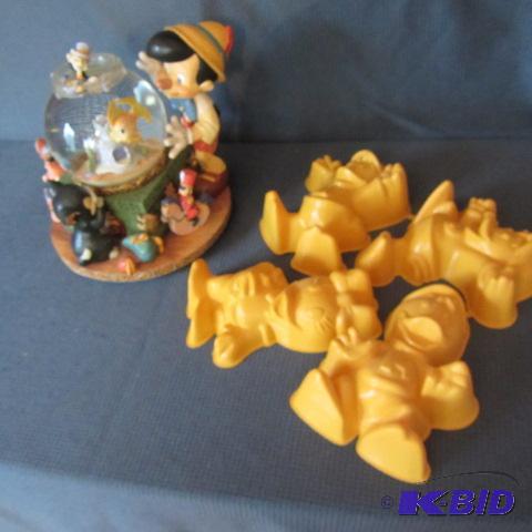 lot 335 image: Disney Music Box, Molds