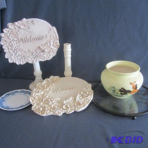 lot 369 image: Welcome Sign, Planter