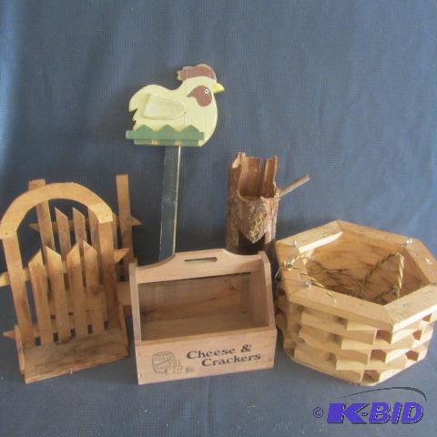 lot 381 image: Bird Feeder & House