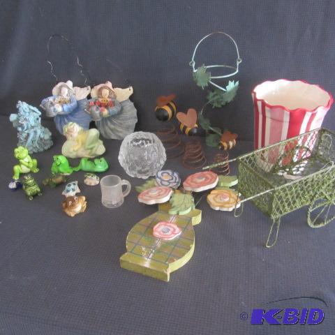 lot 390 image: For Your Fairy Garden